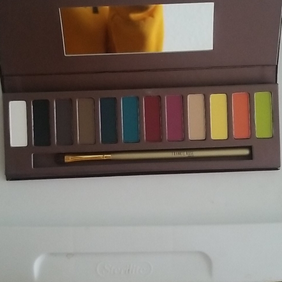 Frankie Rose Cosmetics Eye Shadow Kit Gift - Picture 4 of 5